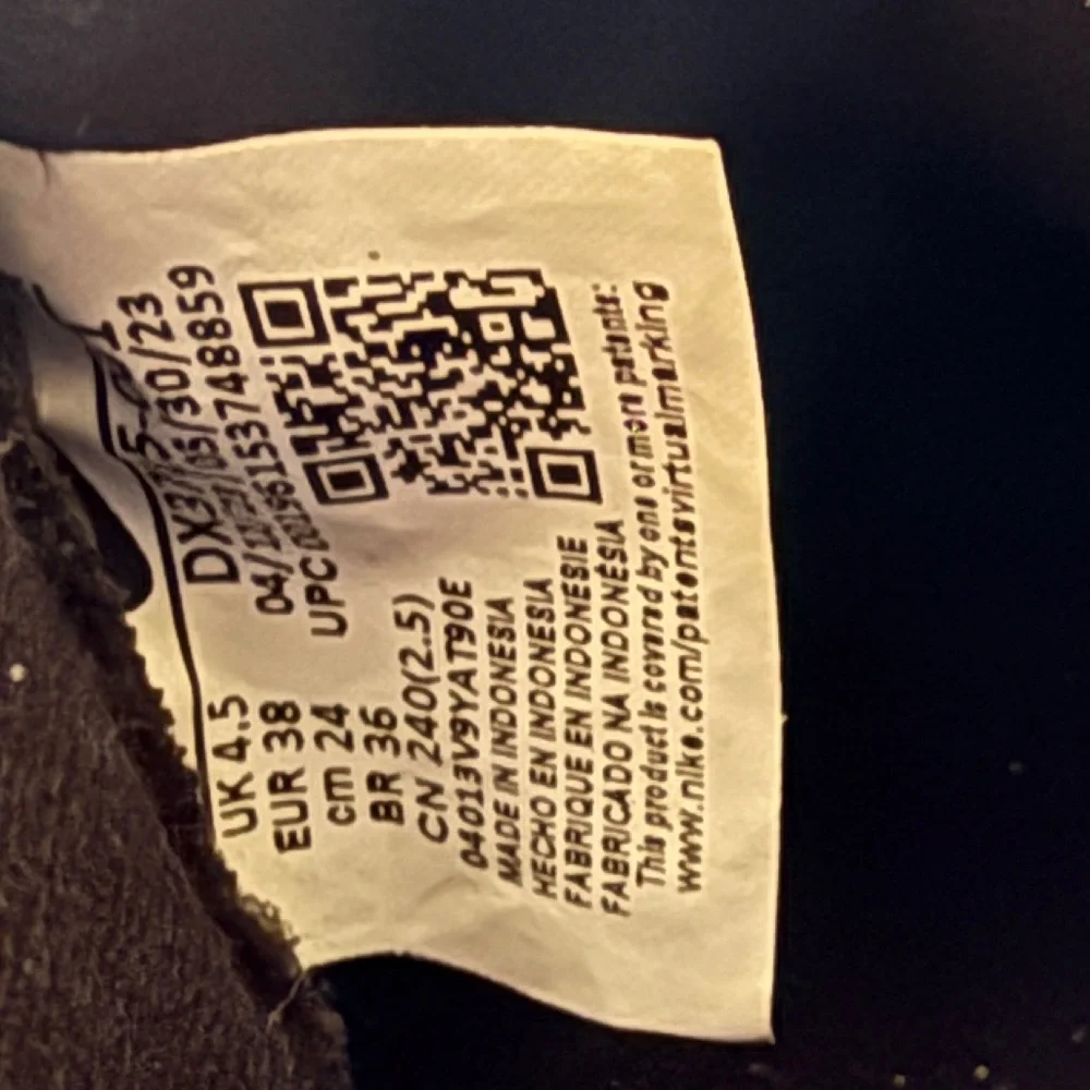 Nike Air Max Women’s Sneakers Black White Running Shoes Size 7 Athletic Casual - Picture 6 of 7